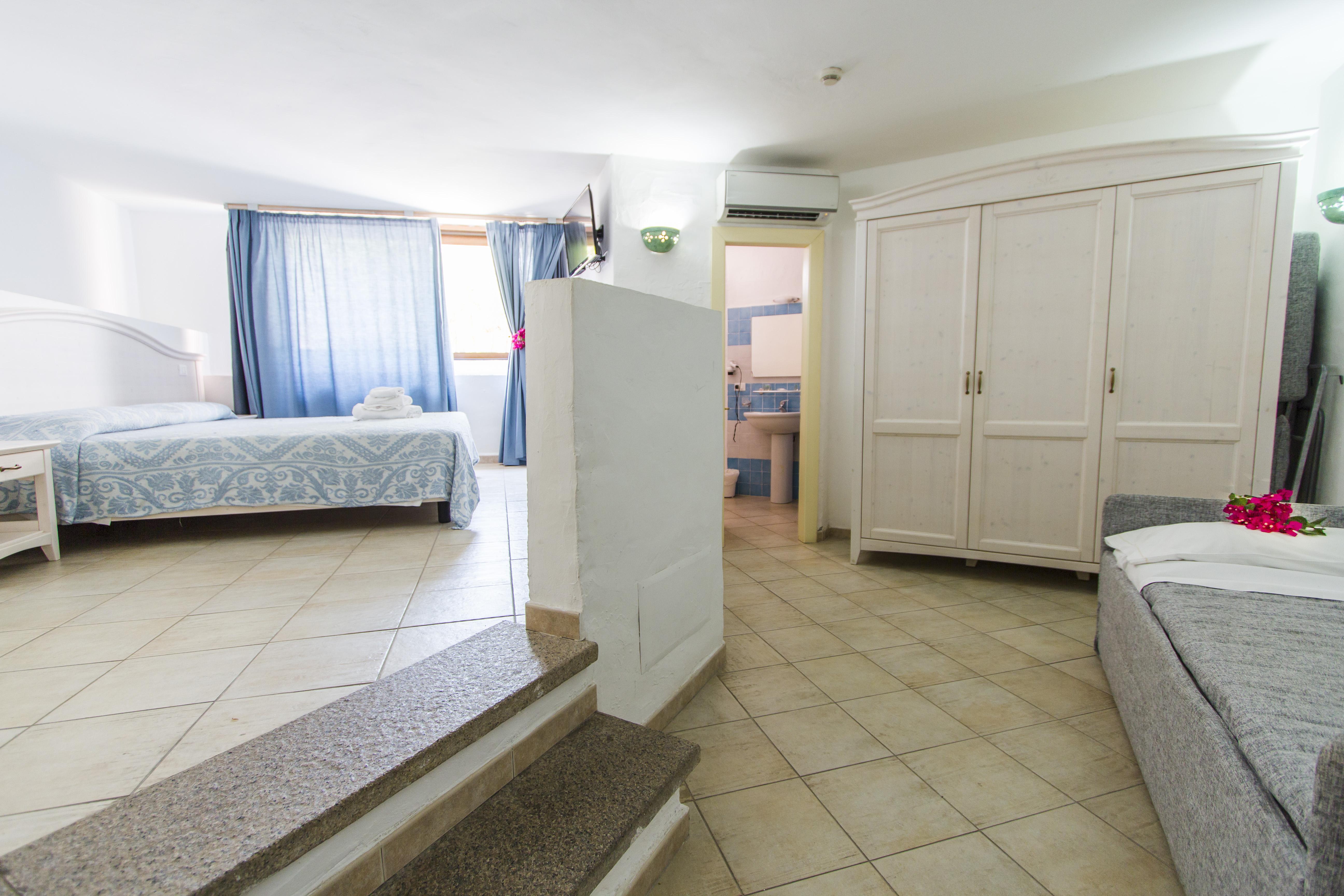 Hotel Li Graniti Baja Sardinia Exterior photo
