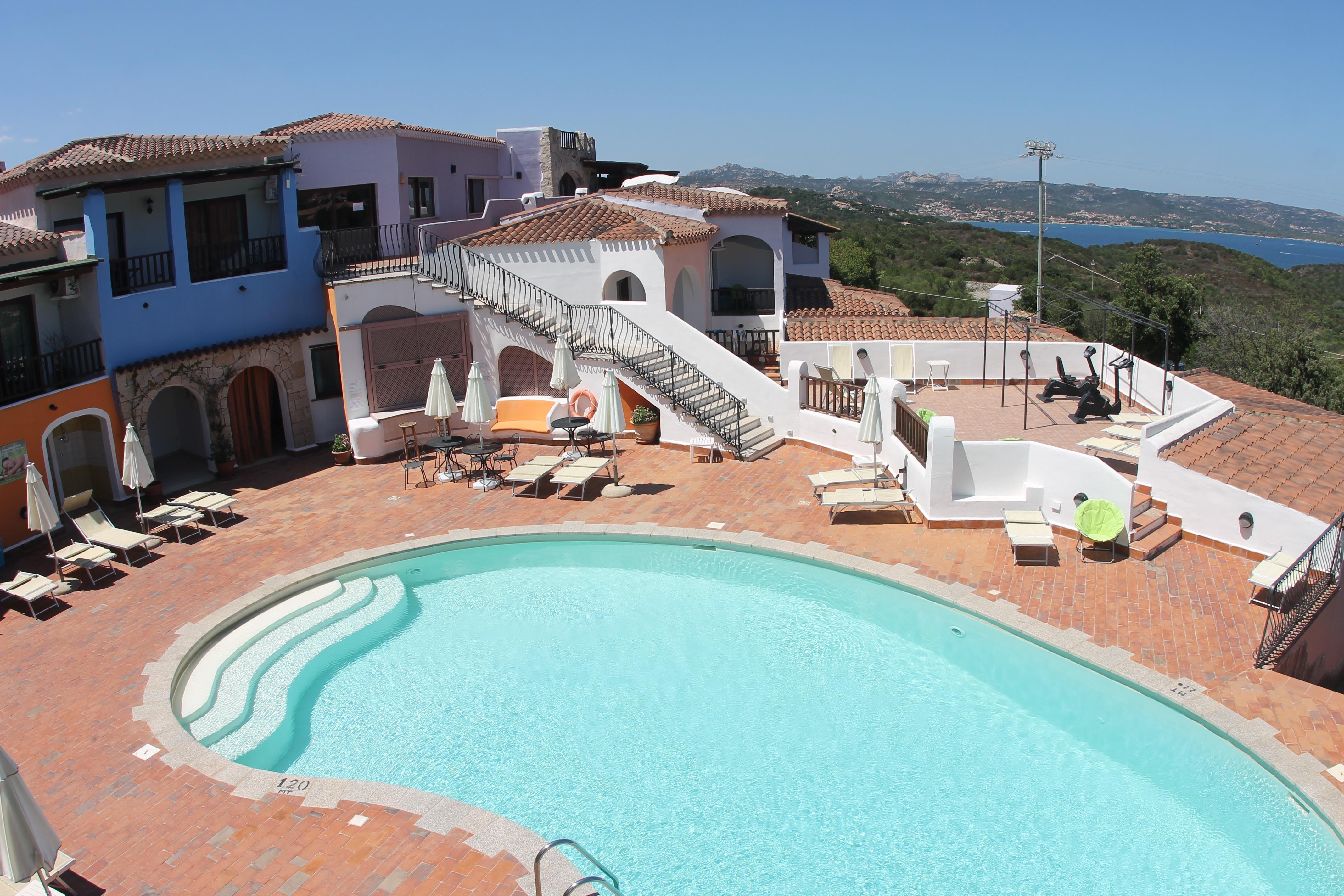 Hotel Li Graniti Baja Sardinia Exterior photo