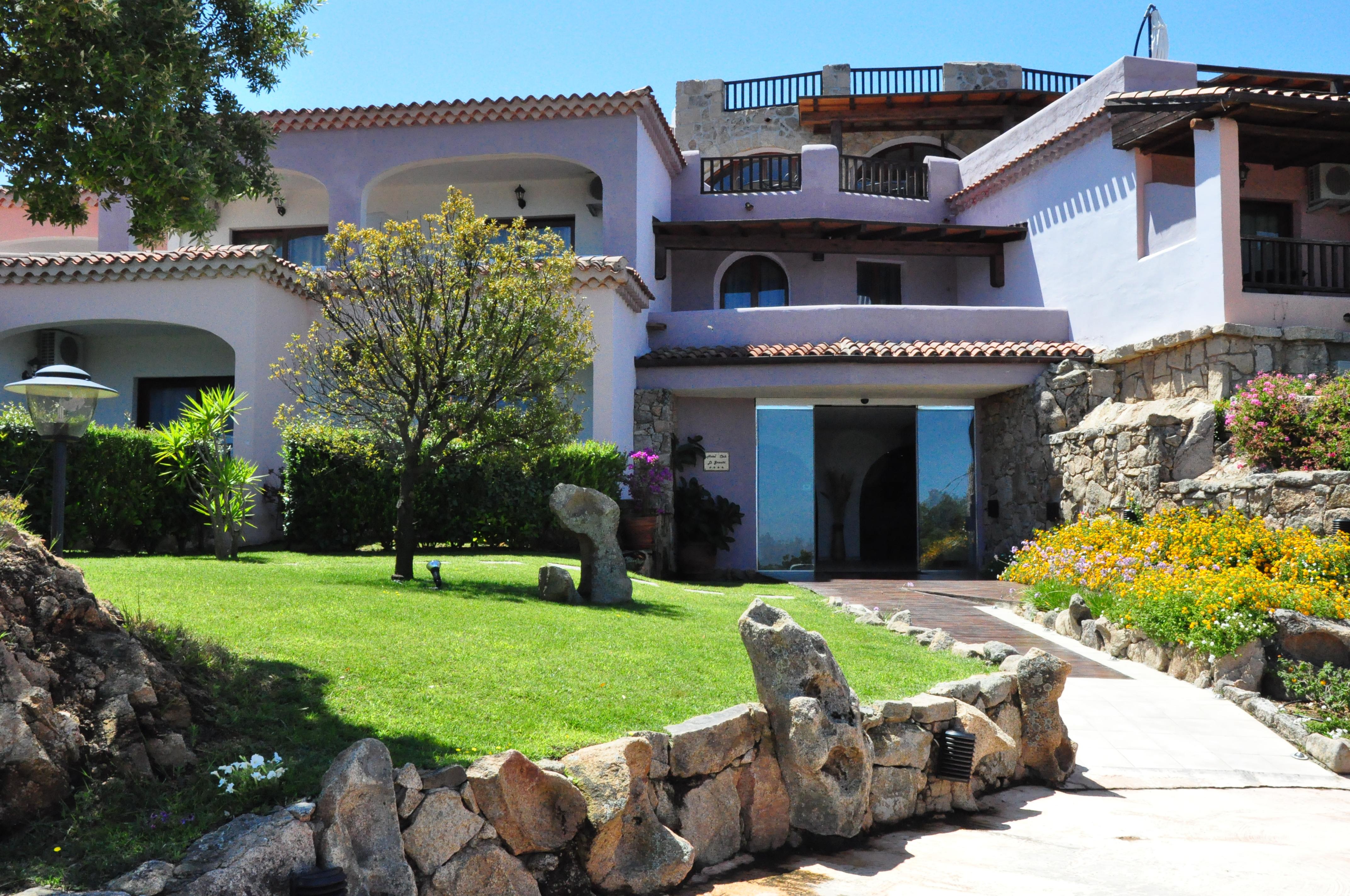 Hotel Li Graniti Baja Sardinia Exterior photo