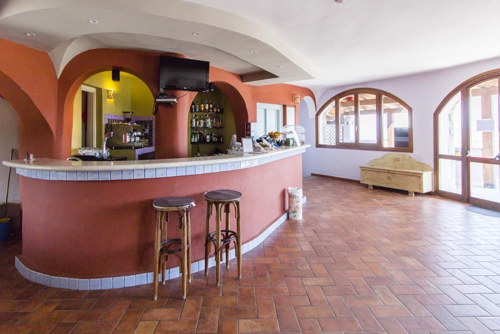 Hotel Li Graniti Baja Sardinia Exterior photo